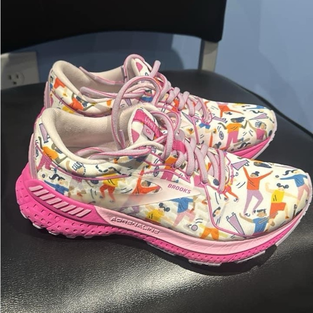 Size 7 Brooks Adrenaline Lightly Worn Indoors Only